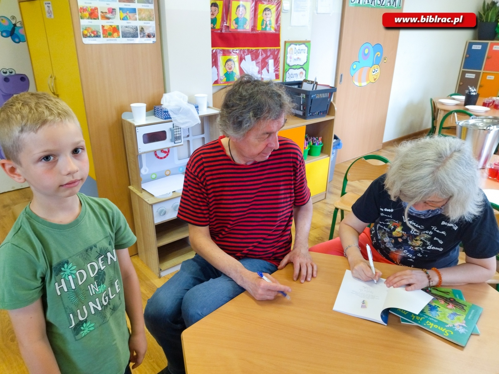 Zdjęcie w galerii na portalu naszraciborz.pl: Bez uczuć ani rusz. Spotkanie w markowickiej bibliotece wiadomości z regionu