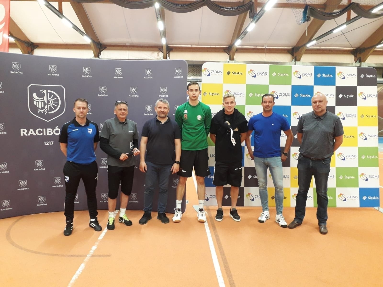 Zdjęcie w galerii na portalu naszraciborz.pl: Miasteczko skryło się pod dachem. Trening z mistrzami w ZSOMS wiadomości z regionu