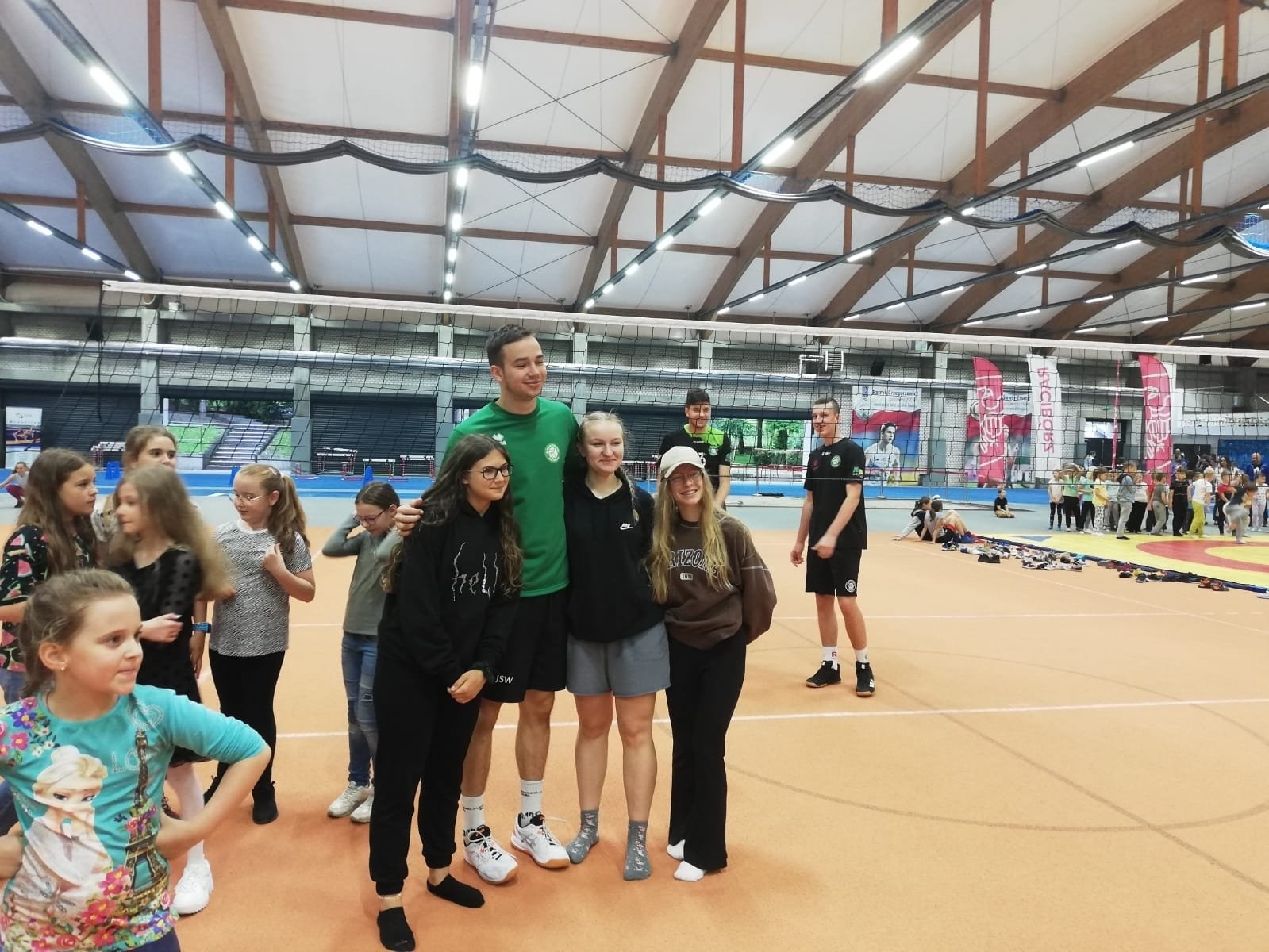 Zdjęcie w galerii na portalu naszraciborz.pl: Miasteczko skryło się pod dachem. Trening z mistrzami w ZSOMS wiadomości z regionu