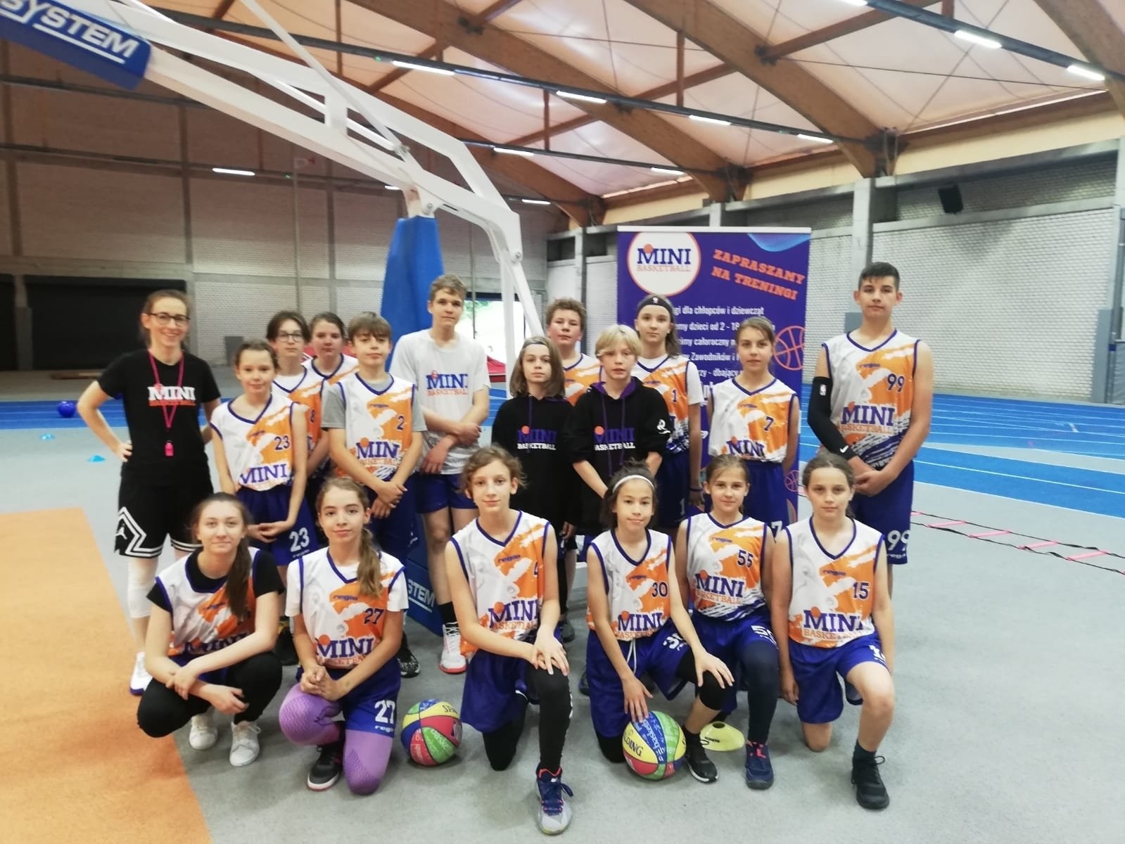 Zdjęcie w galerii na portalu naszraciborz.pl: Miasteczko skryło się pod dachem. Trening z mistrzami w ZSOMS wiadomości z regionu