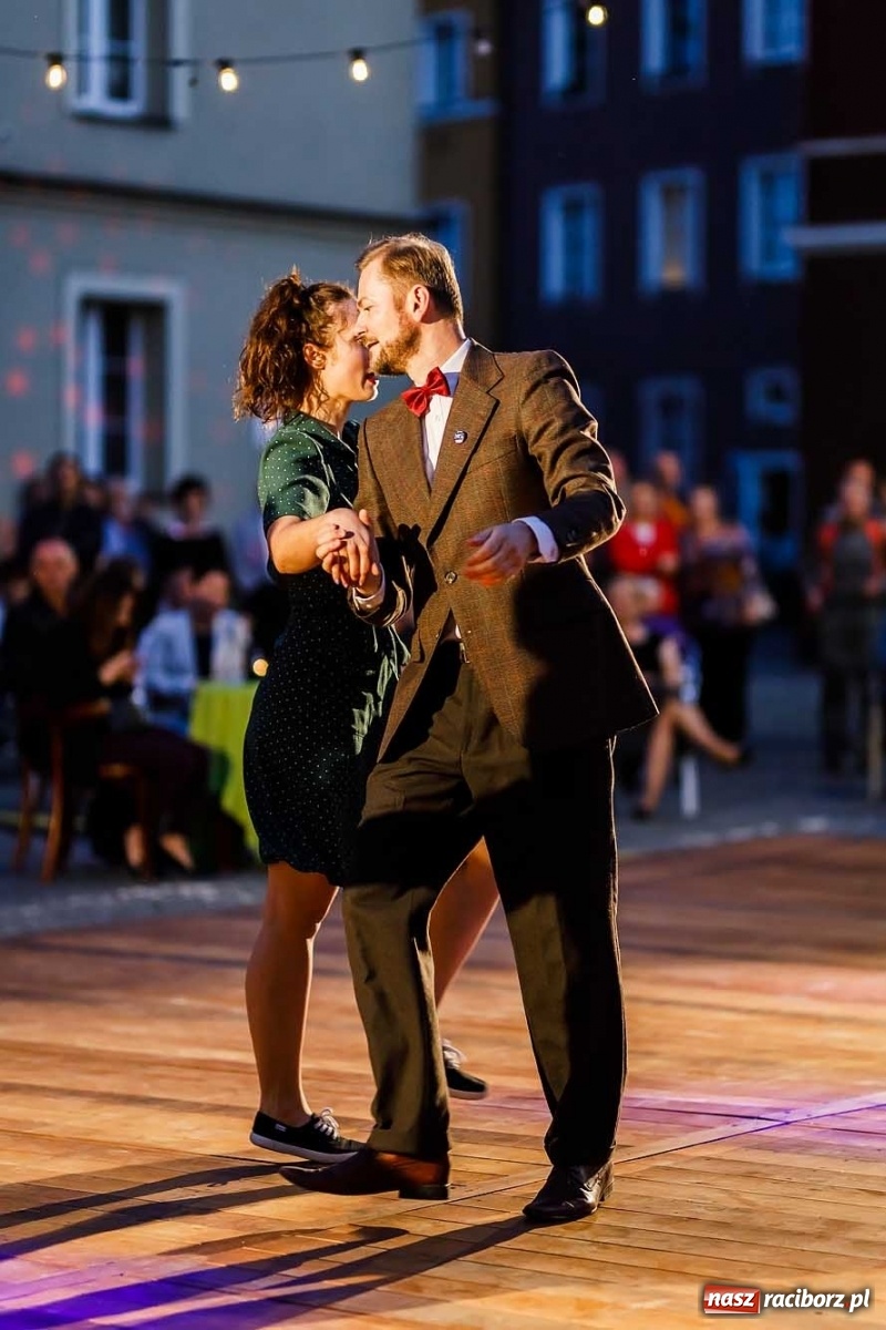 Zdjęcie w galerii na portalu naszraciborz.pl: Jazz, swing, magiczna sceneria, czyli dancing pod Tęczową [WIDEO] wiadomości z regionu