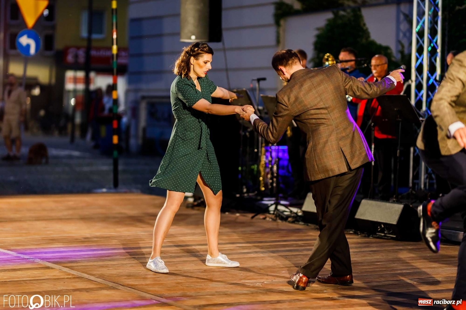 Zdjęcie w galerii na portalu naszraciborz.pl: Jazz, swing, magiczna sceneria, czyli dancing pod Tęczową [WIDEO] wiadomości z regionu