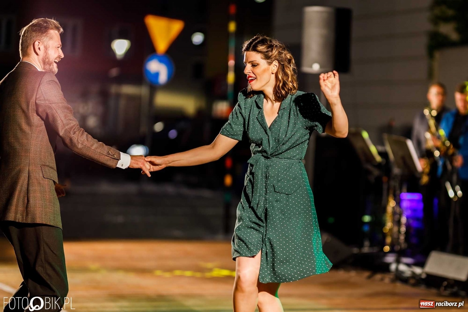 Zdjęcie w galerii na portalu naszraciborz.pl: Jazz, swing, magiczna sceneria, czyli dancing pod Tęczową [WIDEO] wiadomości z regionu