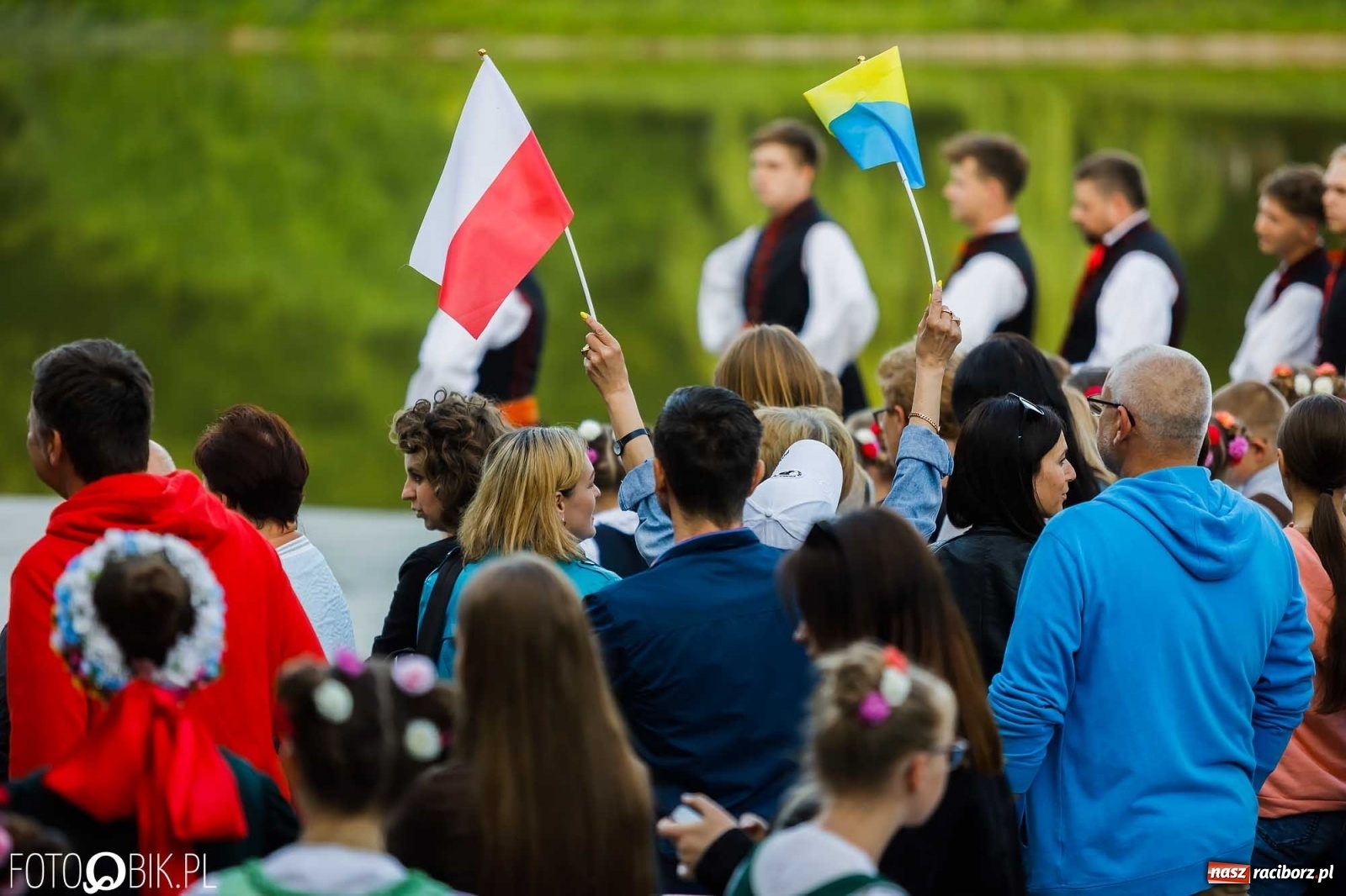 Zdjęcie w galerii na portalu naszraciborz.pl: W poszukiwaniu kwiatu paproci. Noc Świętojańska w parku im. Miasta Roth [WIDEO] wiadomości z regionu