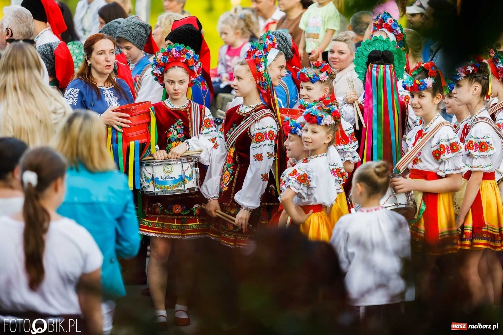 Zdjęcie w galerii na portalu naszraciborz.pl: W poszukiwaniu kwiatu paproci. Noc Świętojańska w parku im. Miasta Roth [WIDEO] wiadomości z regionu