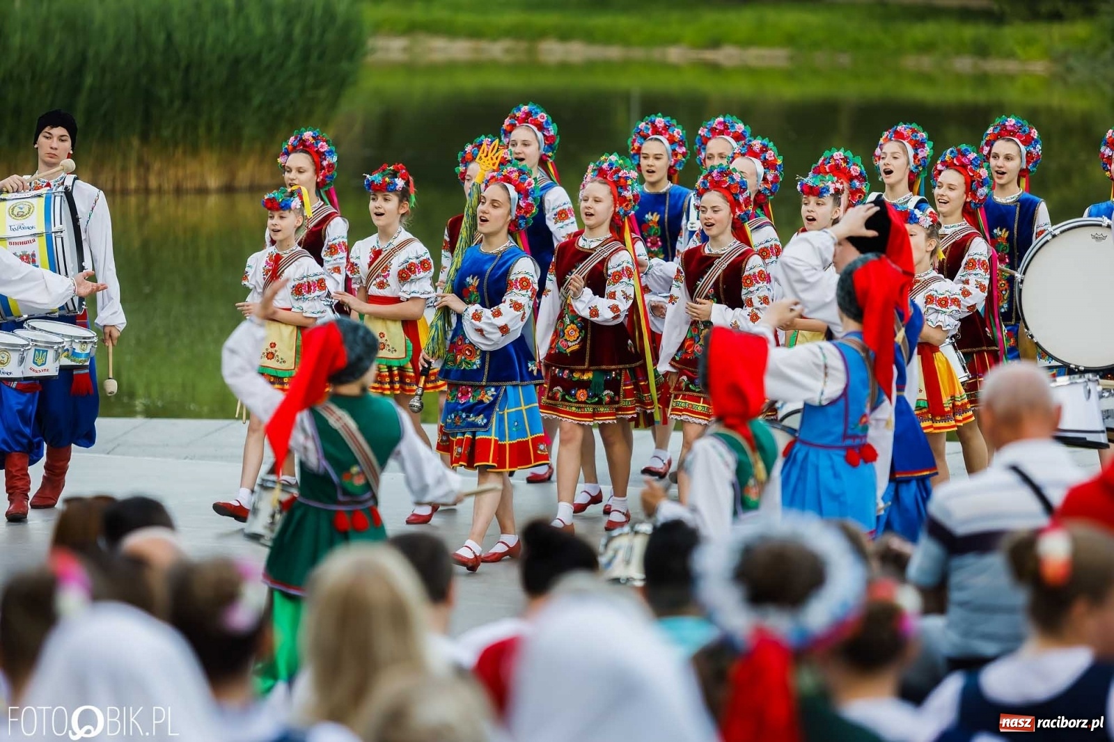 Zdjęcie w galerii na portalu naszraciborz.pl: W poszukiwaniu kwiatu paproci. Noc Świętojańska w parku im. Miasta Roth [WIDEO] wiadomości z regionu