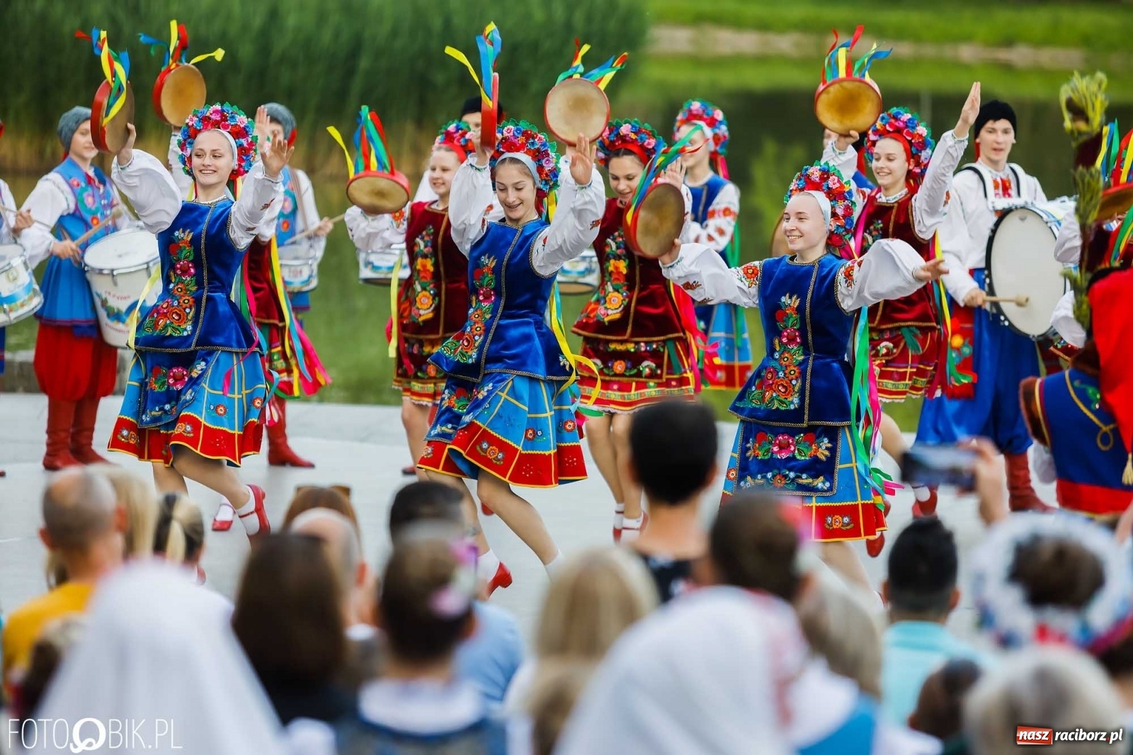 Zdjęcie w galerii na portalu naszraciborz.pl: W poszukiwaniu kwiatu paproci. Noc Świętojańska w parku im. Miasta Roth [WIDEO] wiadomości z regionu