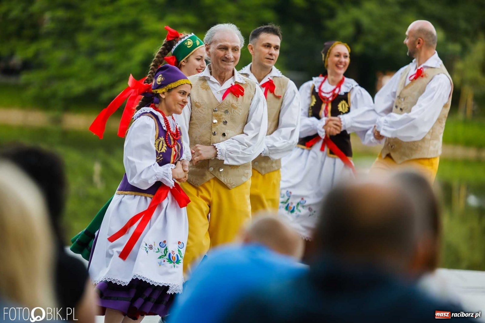 Zdjęcie w galerii na portalu naszraciborz.pl: W poszukiwaniu kwiatu paproci. Noc Świętojańska w parku im. Miasta Roth [WIDEO] wiadomości z regionu