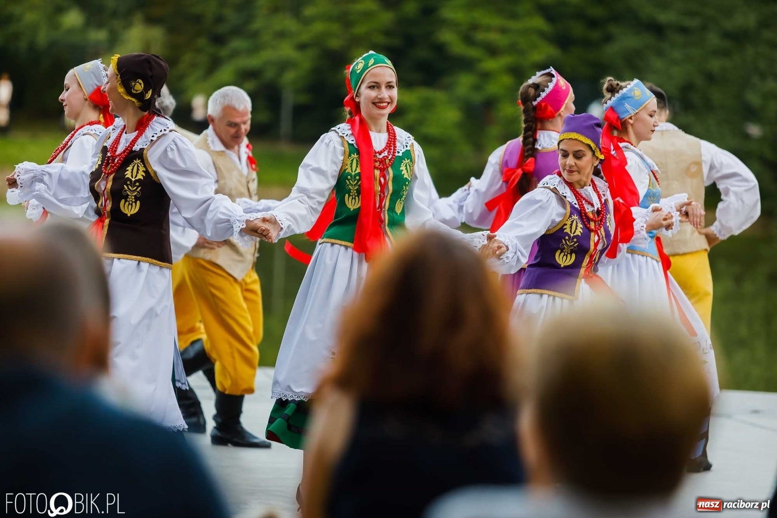 Zdjęcie w galerii na portalu naszraciborz.pl: W poszukiwaniu kwiatu paproci. Noc Świętojańska w parku im. Miasta Roth [WIDEO] wiadomości z regionu