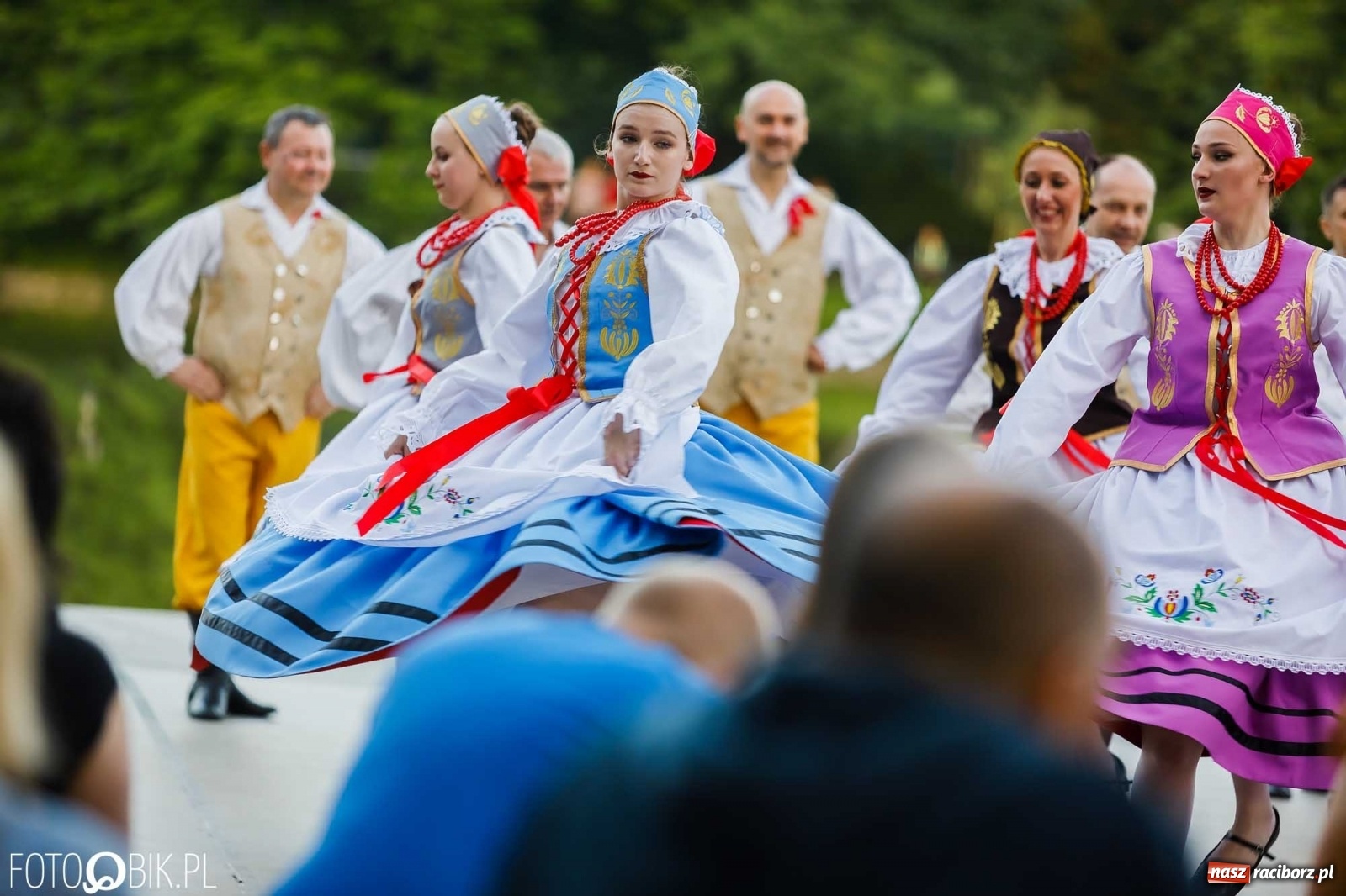 Zdjęcie w galerii na portalu naszraciborz.pl: W poszukiwaniu kwiatu paproci. Noc Świętojańska w parku im. Miasta Roth [WIDEO] wiadomości z regionu