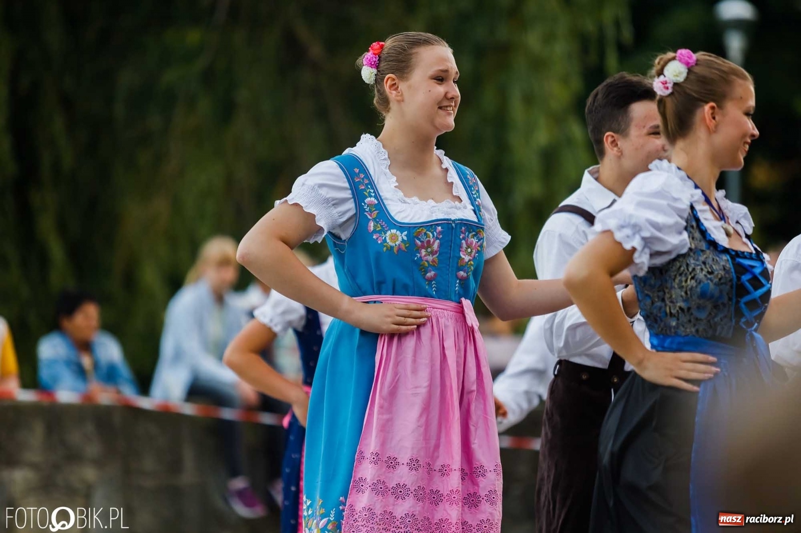 Zdjęcie w galerii na portalu naszraciborz.pl: W poszukiwaniu kwiatu paproci. Noc Świętojańska w parku im. Miasta Roth [WIDEO] wiadomości z regionu