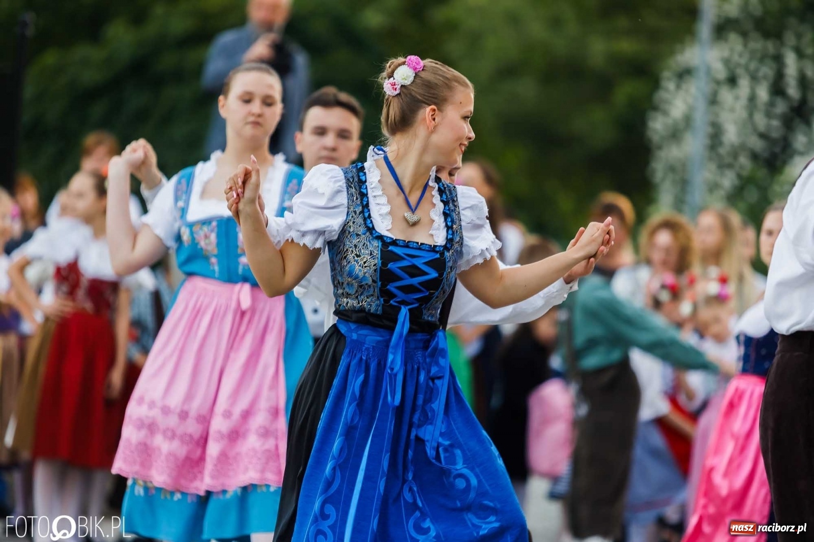 Zdjęcie w galerii na portalu naszraciborz.pl: W poszukiwaniu kwiatu paproci. Noc Świętojańska w parku im. Miasta Roth [WIDEO] wiadomości z regionu