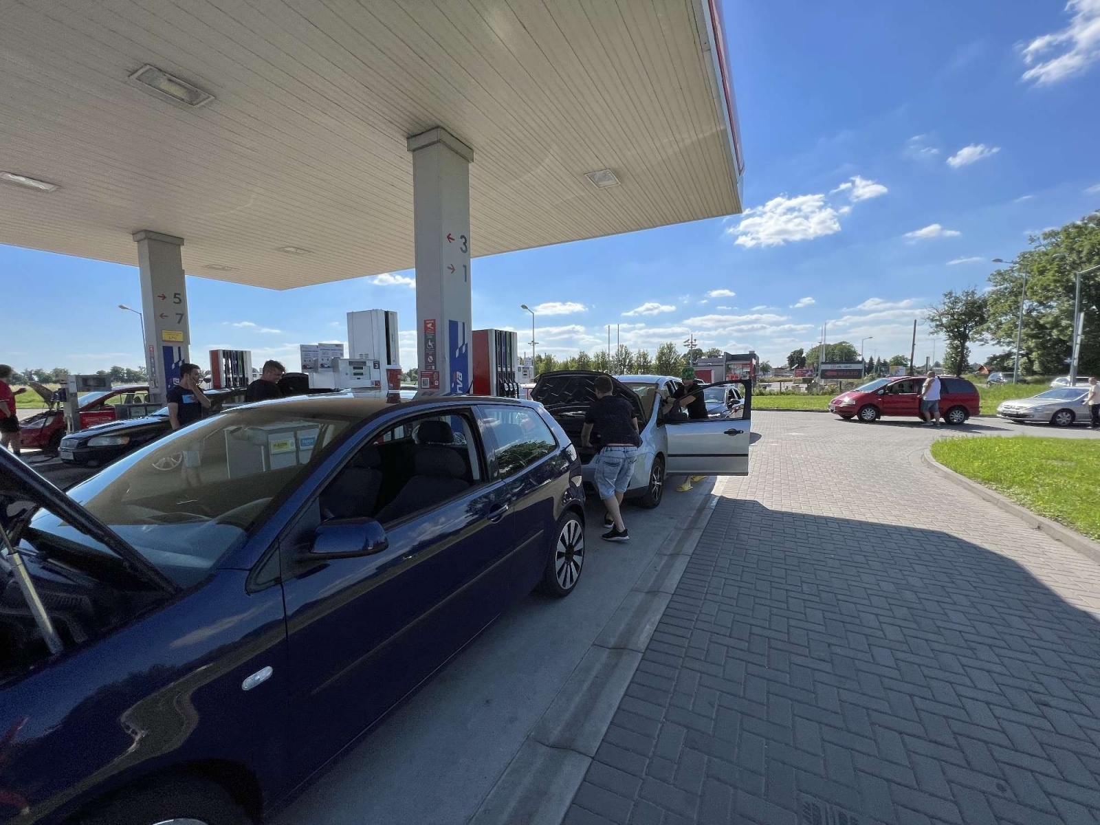 Zdjęcie w galerii na portalu naszraciborz.pl: #BlokujemyOrlen - akcja w Raciborzu. Dlaczego tylko te stacje [WIDEO] wiadomości z regionu