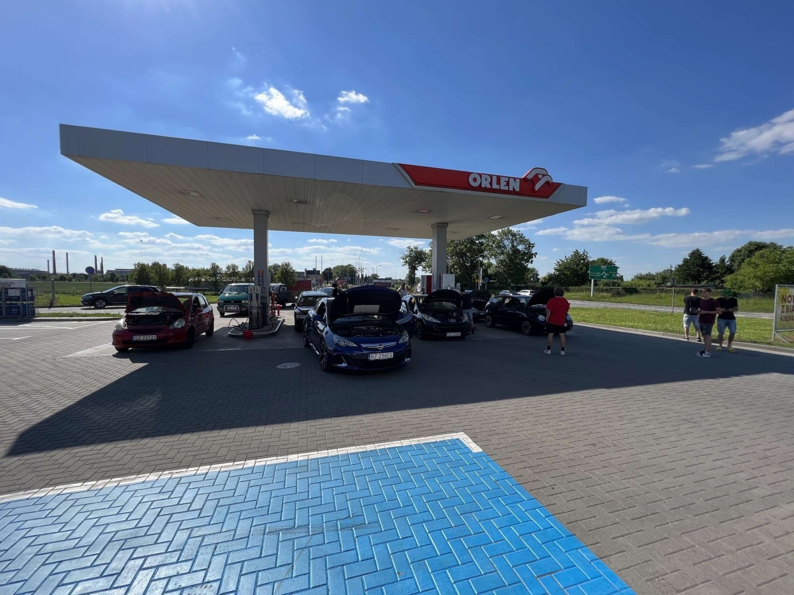 Zdjęcie w galerii na portalu naszraciborz.pl: #BlokujemyOrlen - akcja w Raciborzu. Dlaczego tylko te stacje [WIDEO] wiadomości z regionu