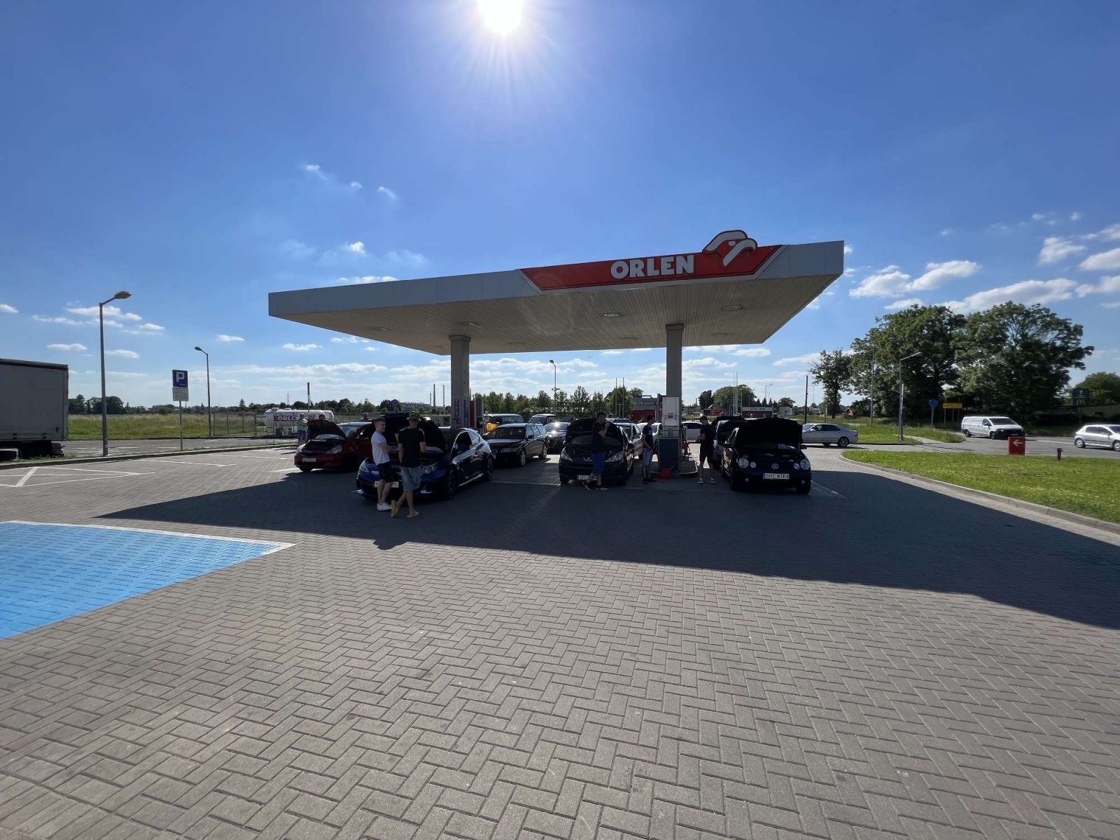 Zdjęcie w galerii na portalu naszraciborz.pl: #BlokujemyOrlen - akcja w Raciborzu. Dlaczego tylko te stacje [WIDEO] wiadomości z regionu