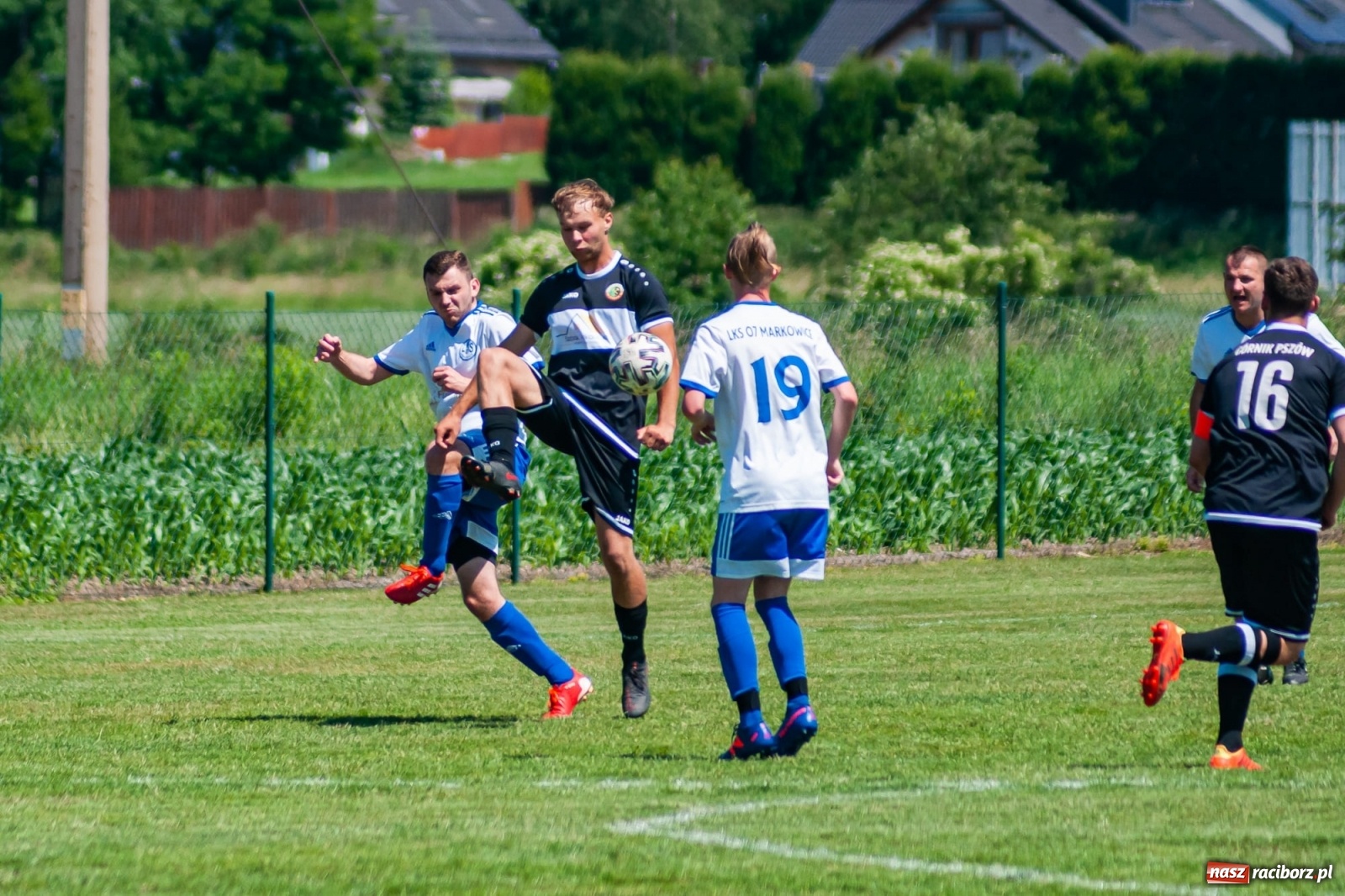 Zdjęcie w galerii na portalu naszraciborz.pl: Przemiana w przerwie. Dwa oblicza Markowic [FOTO] wiadomości z regionu