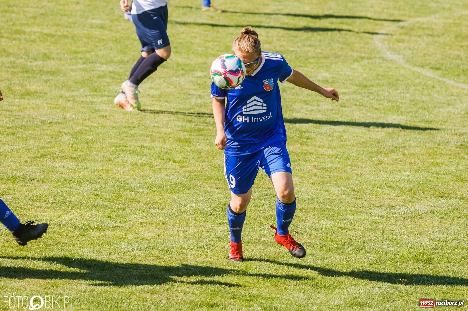 Zdjęcie w galerii na portalu naszraciborz.pl: Lokomotywa z Tuwima rozjechała Cyprzanów [FOTO] wiadomości z regionu