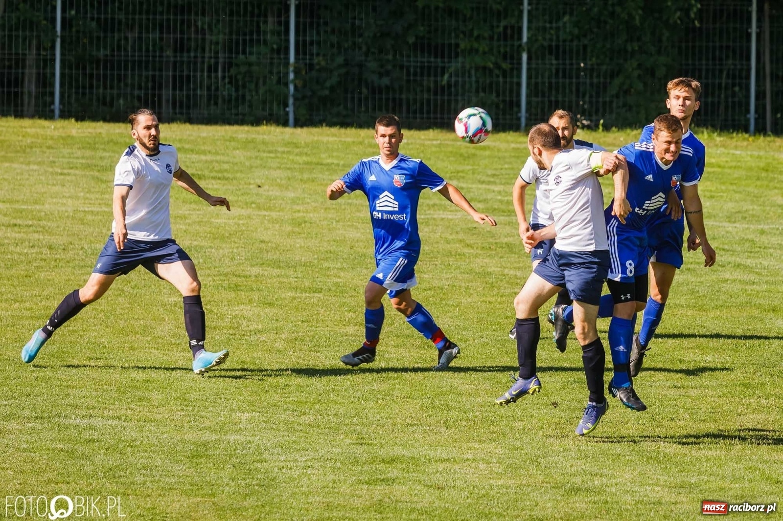 Zdjęcie w galerii na portalu naszraciborz.pl: Lokomotywa z Tuwima rozjechała Cyprzanów [FOTO] wiadomości z regionu