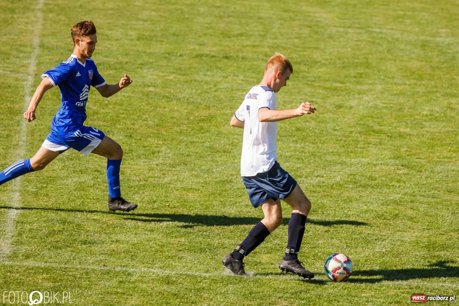 Zdjęcie w galerii na portalu naszraciborz.pl: Lokomotywa z Tuwima rozjechała Cyprzanów [FOTO] wiadomości z regionu