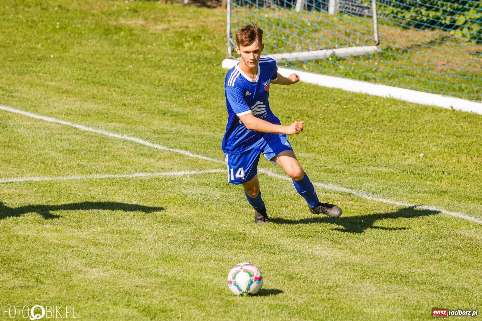 Zdjęcie w galerii na portalu naszraciborz.pl: Lokomotywa z Tuwima rozjechała Cyprzanów [FOTO] wiadomości z regionu