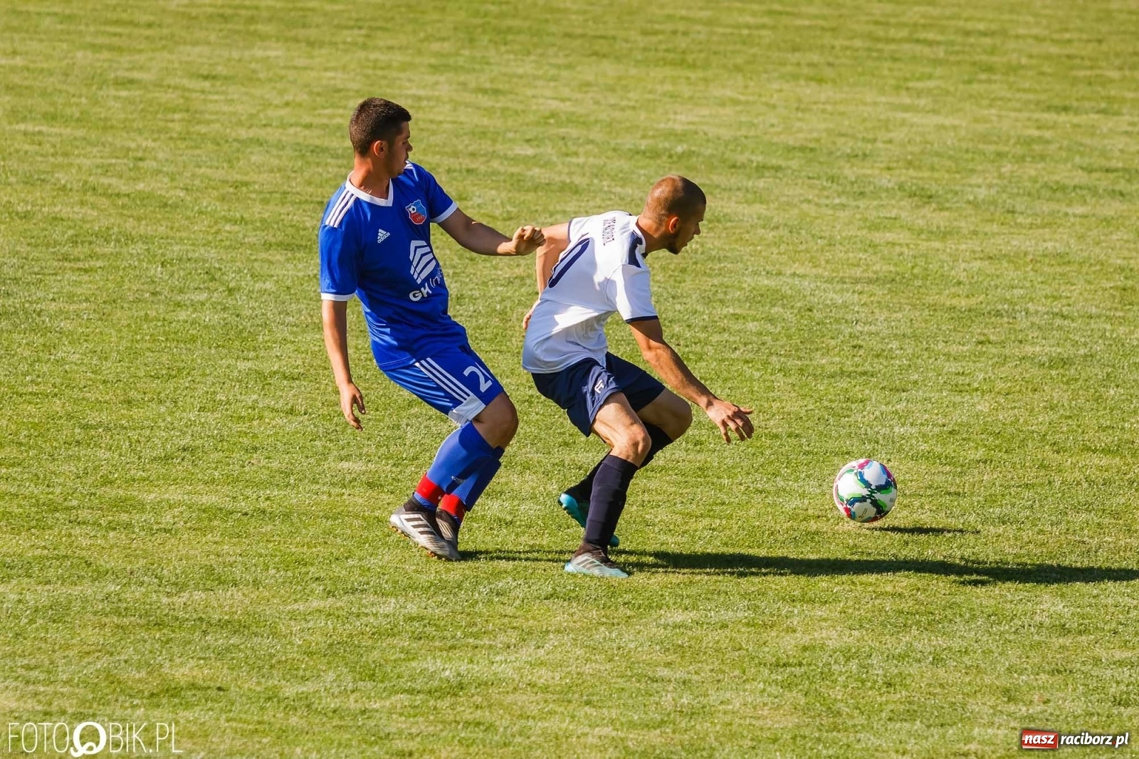 Zdjęcie w galerii na portalu naszraciborz.pl: Lokomotywa z Tuwima rozjechała Cyprzanów [FOTO] wiadomości z regionu
