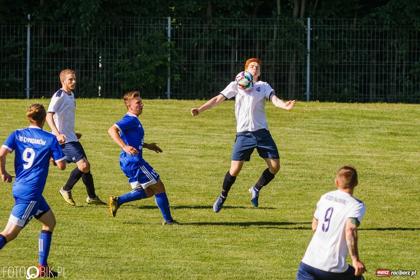 Zdjęcie w galerii na portalu naszraciborz.pl: Lokomotywa z Tuwima rozjechała Cyprzanów [FOTO] wiadomości z regionu