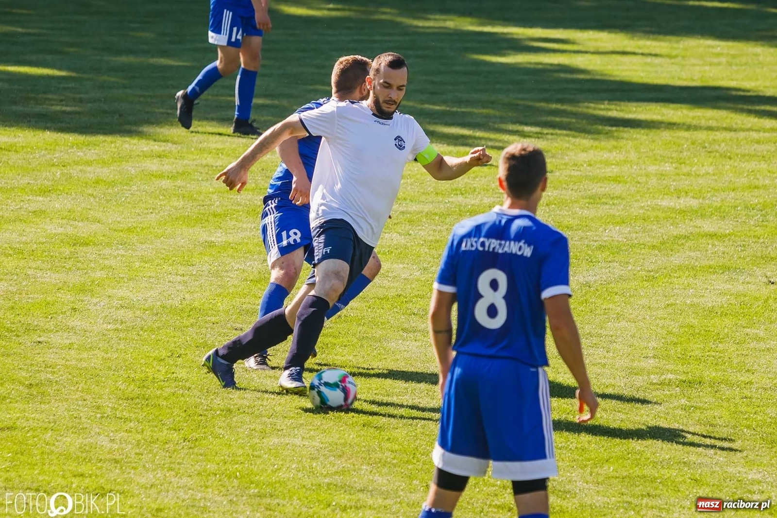 Zdjęcie w galerii na portalu naszraciborz.pl: Lokomotywa z Tuwima rozjechała Cyprzanów [FOTO] wiadomości z regionu
