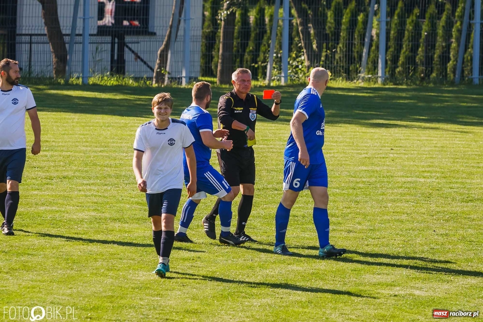 Zdjęcie w galerii na portalu naszraciborz.pl: Lokomotywa z Tuwima rozjechała Cyprzanów [FOTO] wiadomości z regionu