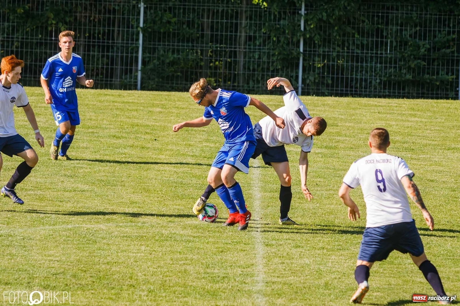Zdjęcie w galerii na portalu naszraciborz.pl: Lokomotywa z Tuwima rozjechała Cyprzanów [FOTO] wiadomości z regionu