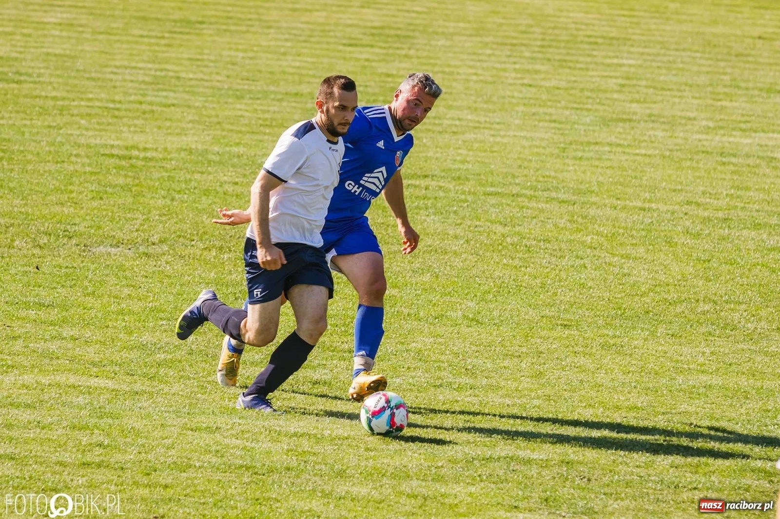 Zdjęcie w galerii na portalu naszraciborz.pl: Lokomotywa z Tuwima rozjechała Cyprzanów [FOTO] wiadomości z regionu