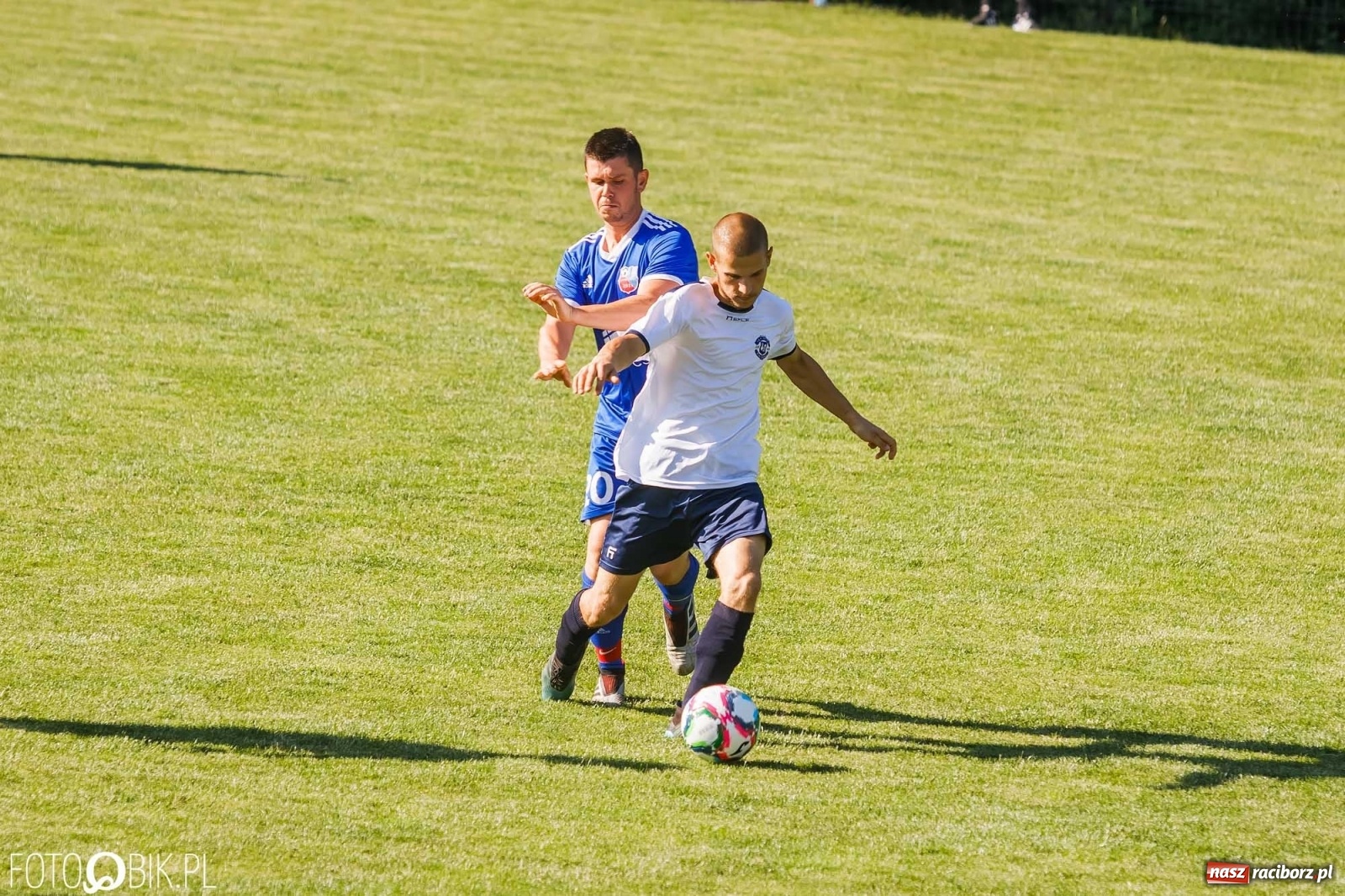 Zdjęcie w galerii na portalu naszraciborz.pl: Lokomotywa z Tuwima rozjechała Cyprzanów [FOTO] wiadomości z regionu