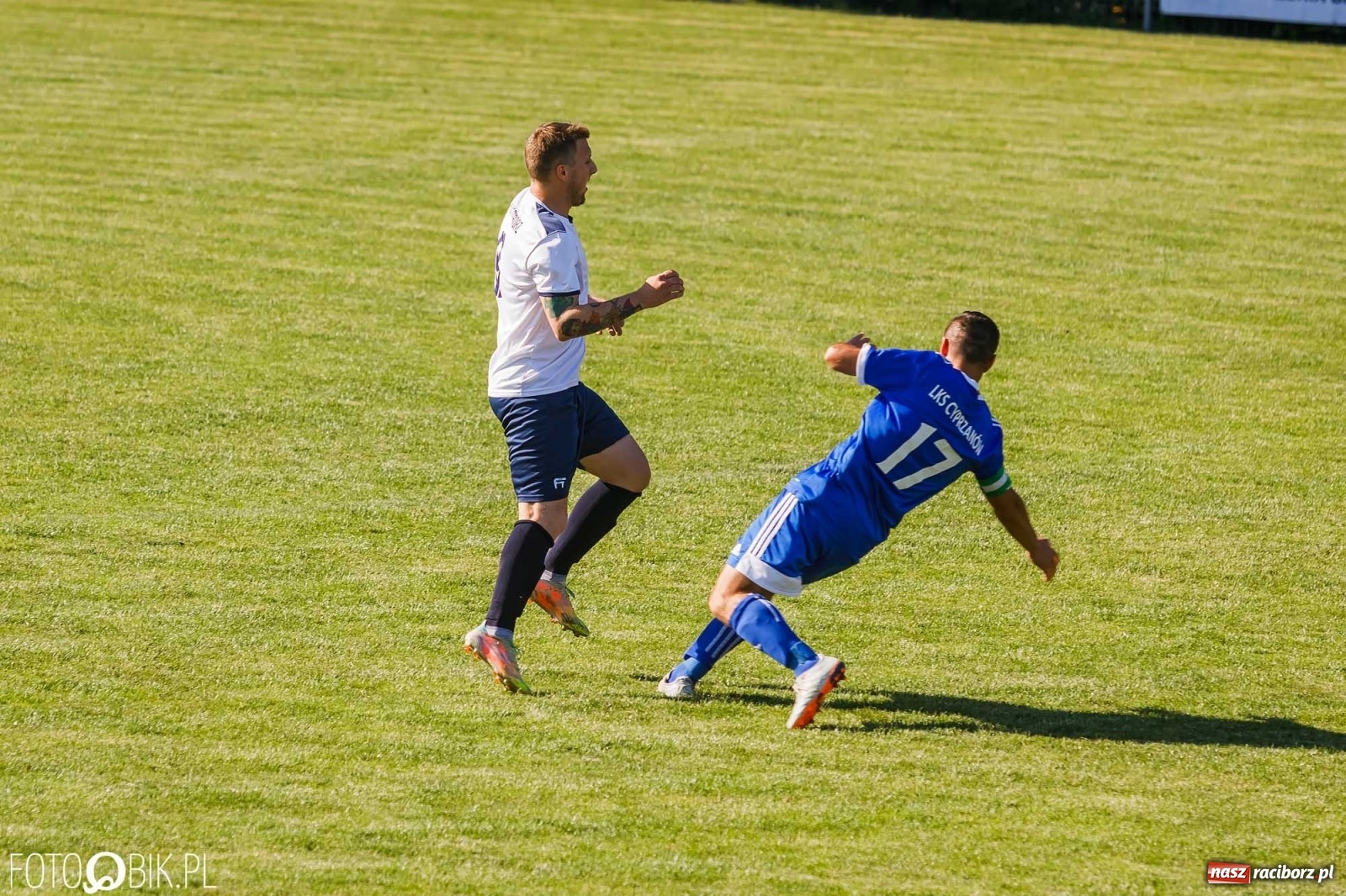 Zdjęcie w galerii na portalu naszraciborz.pl: Lokomotywa z Tuwima rozjechała Cyprzanów [FOTO] wiadomości z regionu