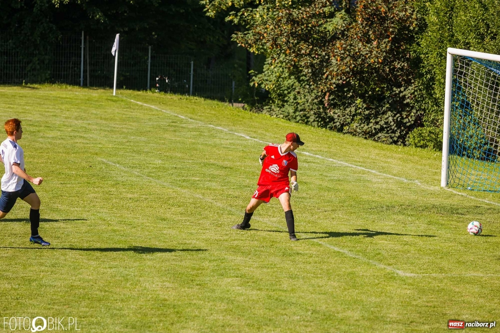 Zdjęcie w galerii na portalu naszraciborz.pl: Lokomotywa z Tuwima rozjechała Cyprzanów [FOTO] wiadomości z regionu