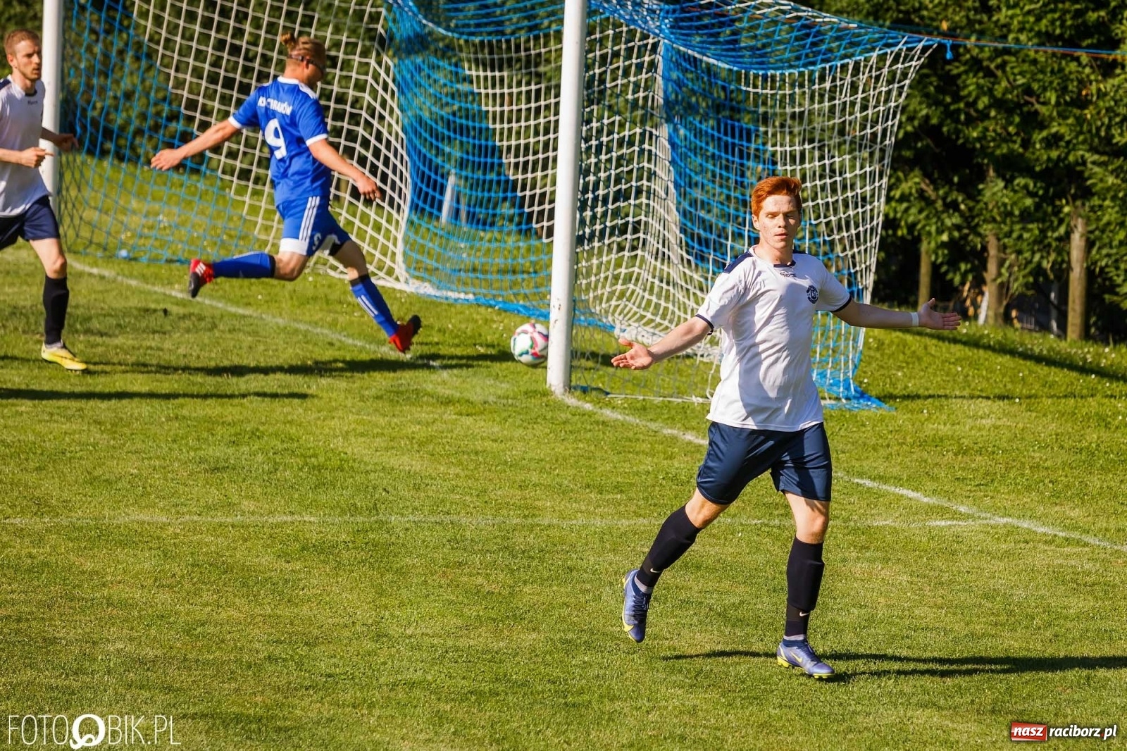 Zdjęcie w galerii na portalu naszraciborz.pl: Lokomotywa z Tuwima rozjechała Cyprzanów [FOTO] wiadomości z regionu