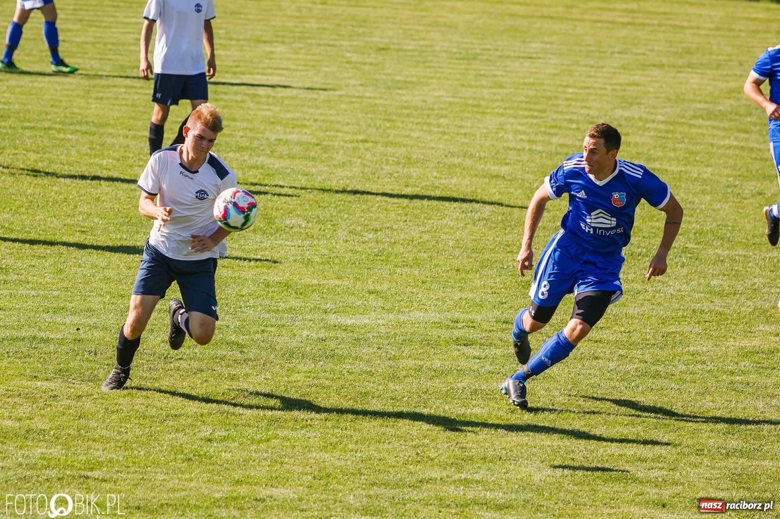 Zdjęcie w galerii na portalu naszraciborz.pl: Lokomotywa z Tuwima rozjechała Cyprzanów [FOTO] wiadomości z regionu