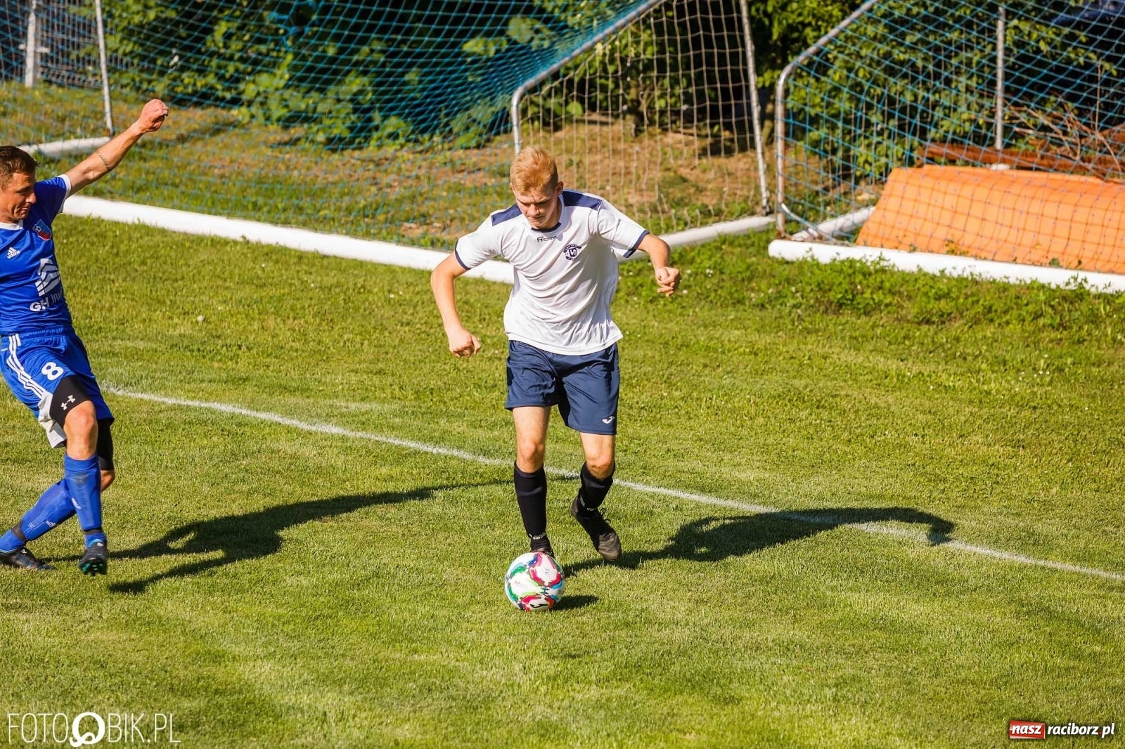 Zdjęcie w galerii na portalu naszraciborz.pl: Lokomotywa z Tuwima rozjechała Cyprzanów [FOTO] wiadomości z regionu