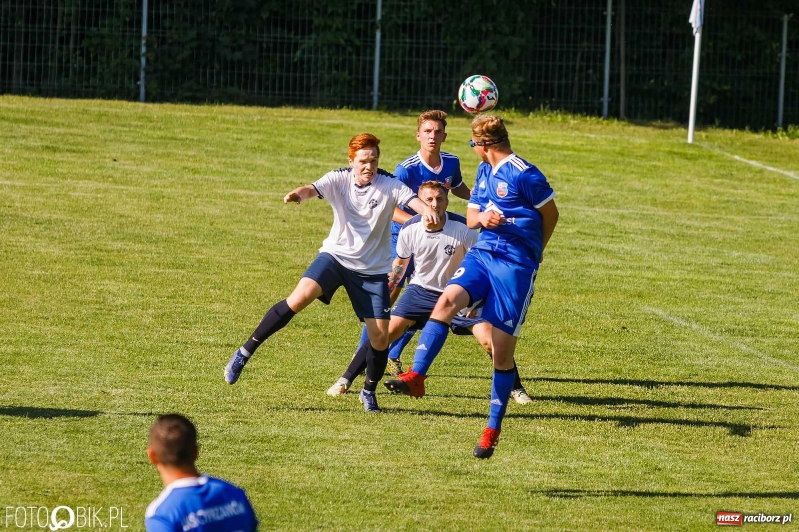 Zdjęcie w galerii na portalu naszraciborz.pl: Lokomotywa z Tuwima rozjechała Cyprzanów [FOTO] wiadomości z regionu