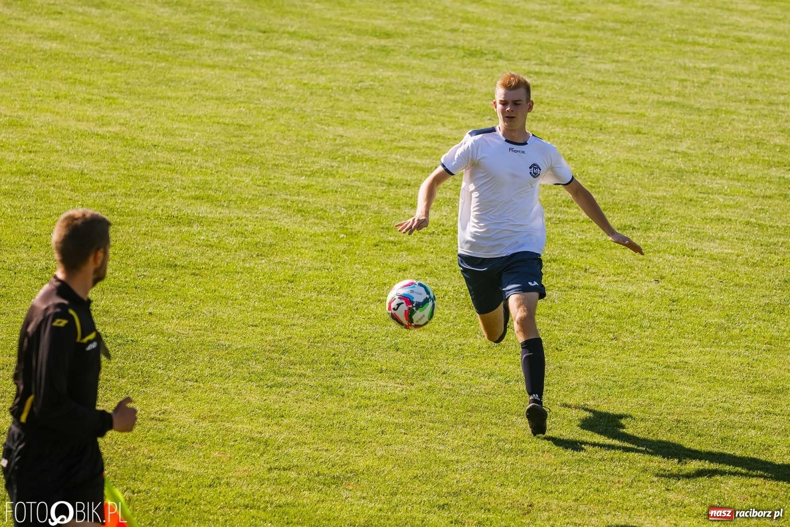 Zdjęcie w galerii na portalu naszraciborz.pl: Lokomotywa z Tuwima rozjechała Cyprzanów [FOTO] wiadomości z regionu