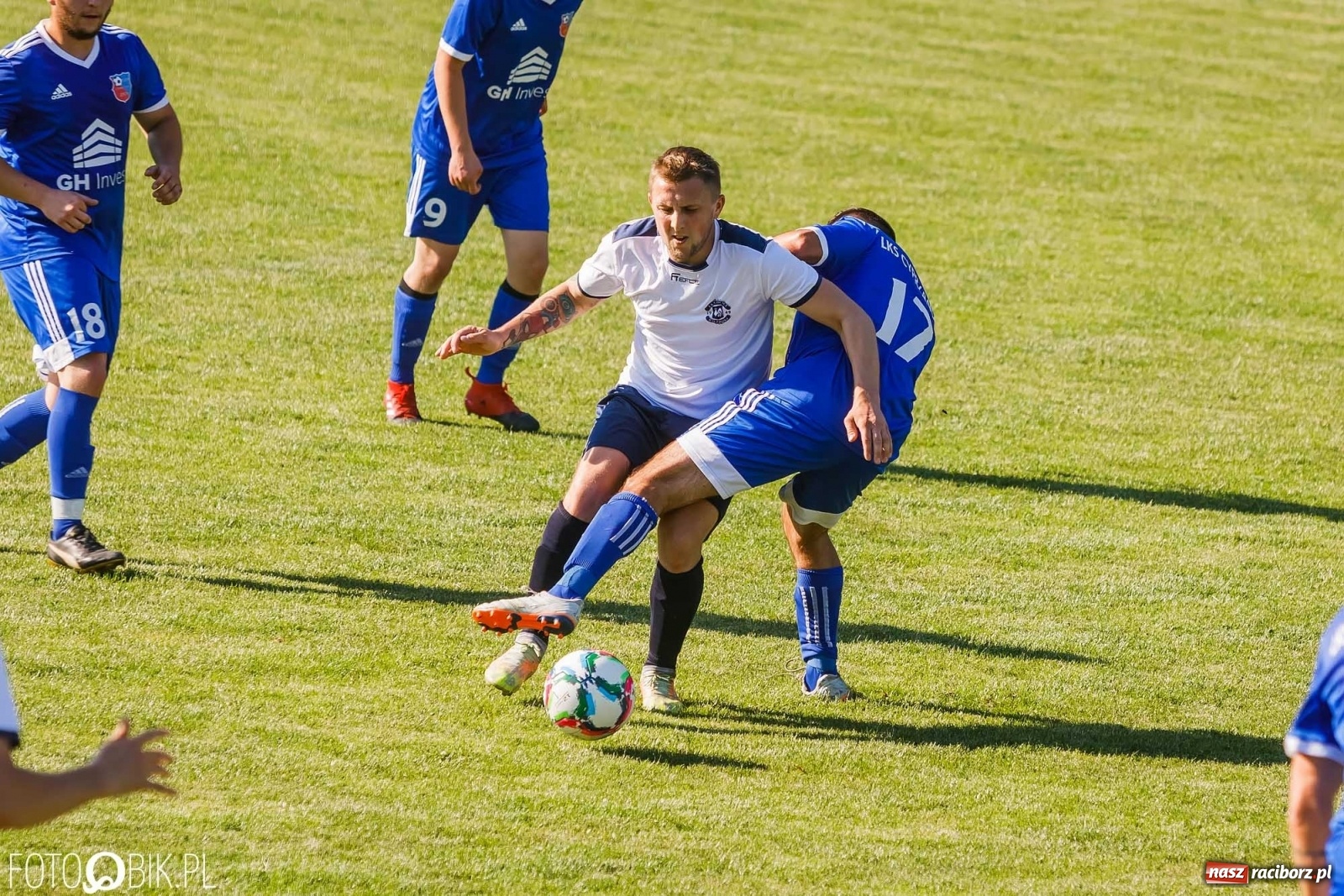 Zdjęcie w galerii na portalu naszraciborz.pl: Lokomotywa z Tuwima rozjechała Cyprzanów [FOTO] wiadomości z regionu