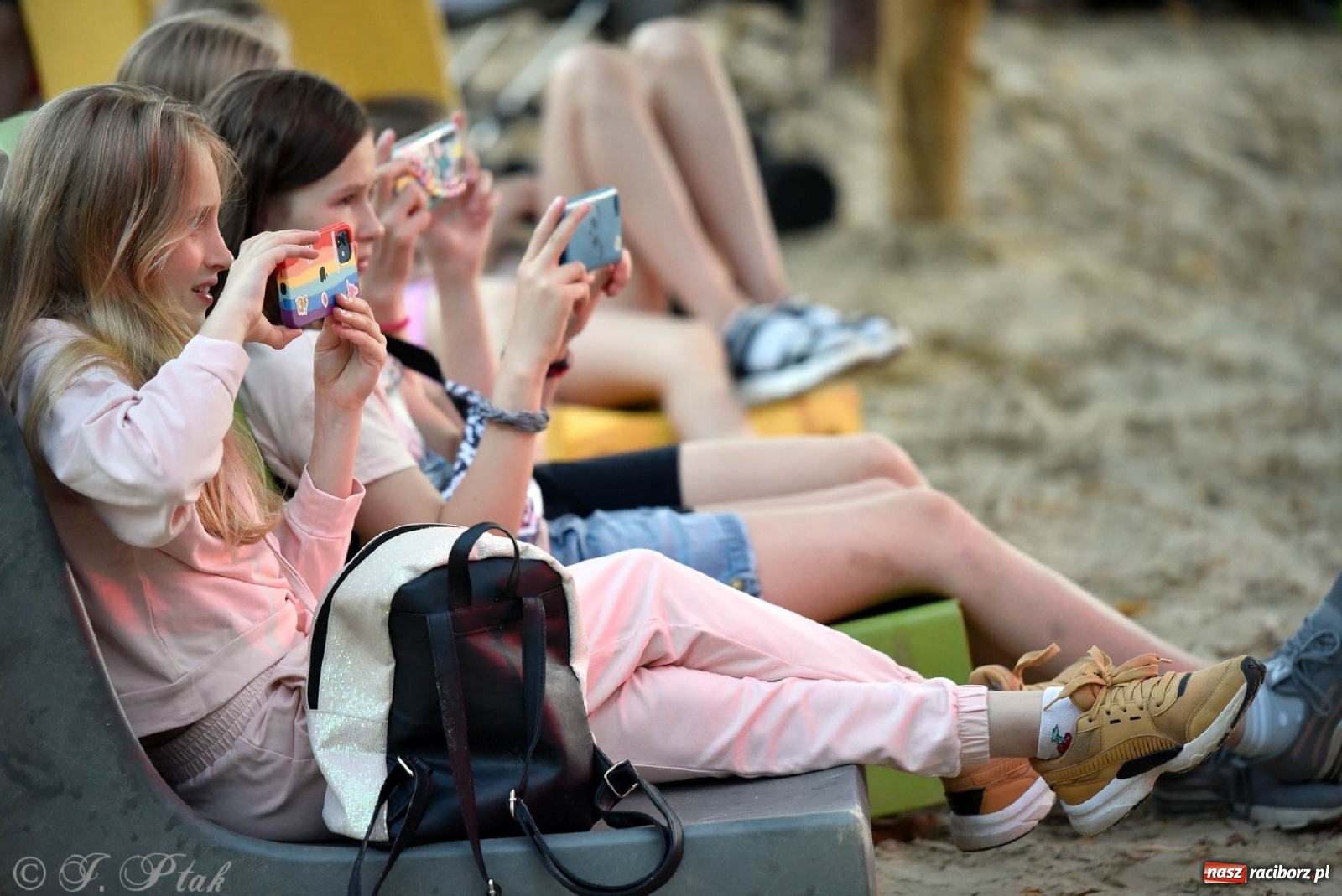 Zdjęcie w galerii na portalu naszraciborz.pl: Kiedyś Cię Znajdę - Reni Jusis na plaży i pytanie o najlepszą miejscówkę na koncert gwiazd w Raciborzu [SONDA] wiadomości z regionu