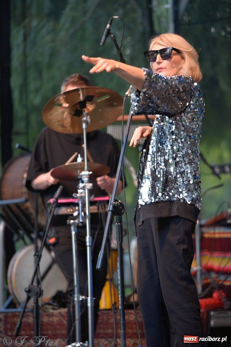 Zdjęcie w galerii na portalu naszraciborz.pl: Kiedyś Cię Znajdę - Reni Jusis na plaży i pytanie o najlepszą miejscówkę na koncert gwiazd w Raciborzu [SONDA] wiadomości z regionu