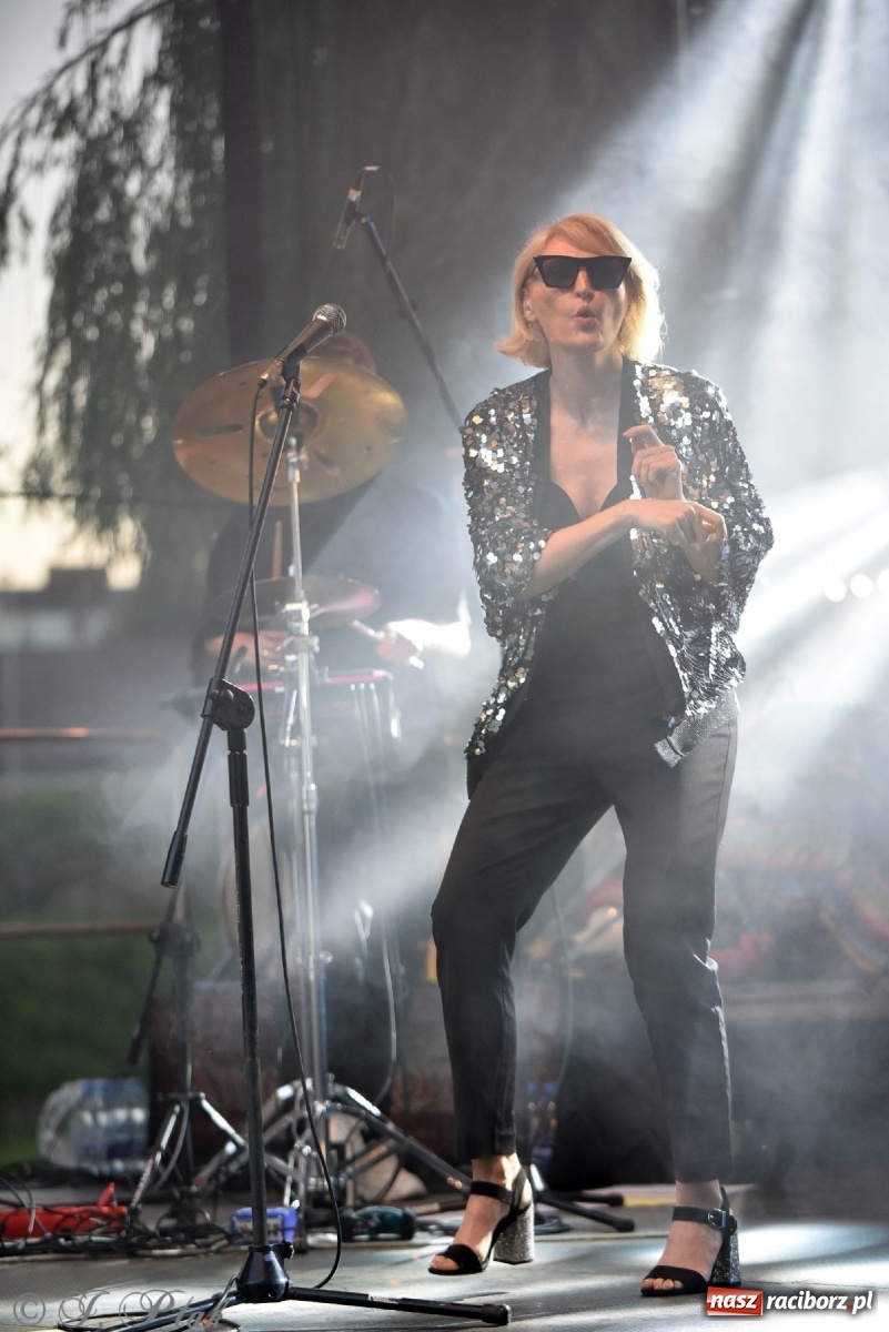 Zdjęcie w galerii na portalu naszraciborz.pl: Kiedyś Cię Znajdę - Reni Jusis na plaży i pytanie o najlepszą miejscówkę na koncert gwiazd w Raciborzu [SONDA] wiadomości z regionu