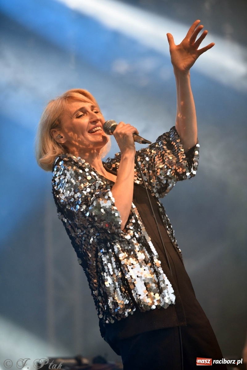 Zdjęcie w galerii na portalu naszraciborz.pl: Kiedyś Cię Znajdę - Reni Jusis na plaży i pytanie o najlepszą miejscówkę na koncert gwiazd w Raciborzu [SONDA] wiadomości z regionu