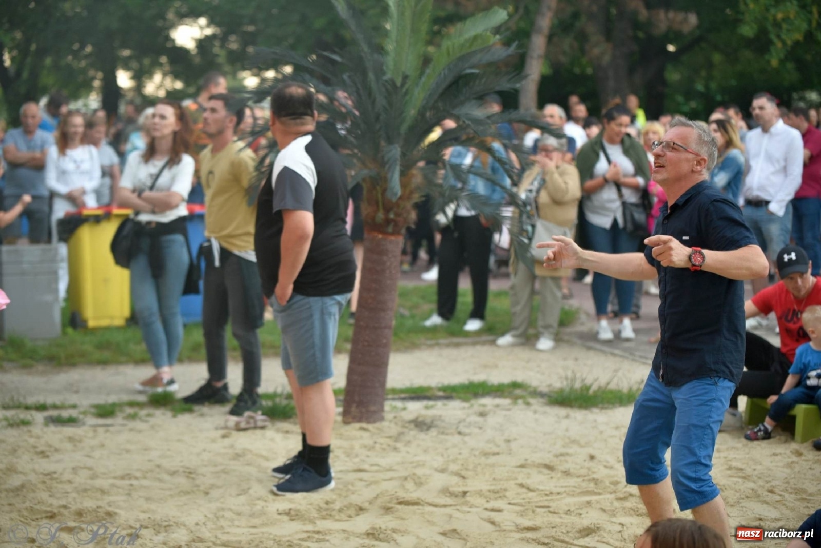 Zdjęcie w galerii na portalu naszraciborz.pl: Kiedyś Cię Znajdę - Reni Jusis na plaży i pytanie o najlepszą miejscówkę na koncert gwiazd w Raciborzu [SONDA] wiadomości z regionu