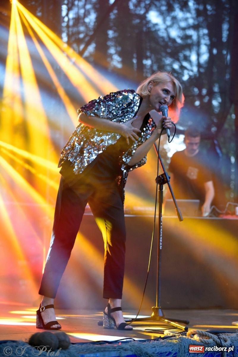 Zdjęcie w galerii na portalu naszraciborz.pl: Kiedyś Cię Znajdę - Reni Jusis na plaży i pytanie o najlepszą miejscówkę na koncert gwiazd w Raciborzu [SONDA] wiadomości z regionu