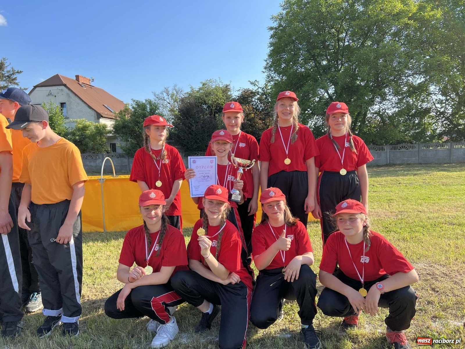 Zdjęcie w galerii na portalu naszraciborz.pl: Henkel wygrał miejskie zawody sportowo-pożarnicze. O krok przed Sudołem [FOTO i WIDEO] wiadomości z regionu