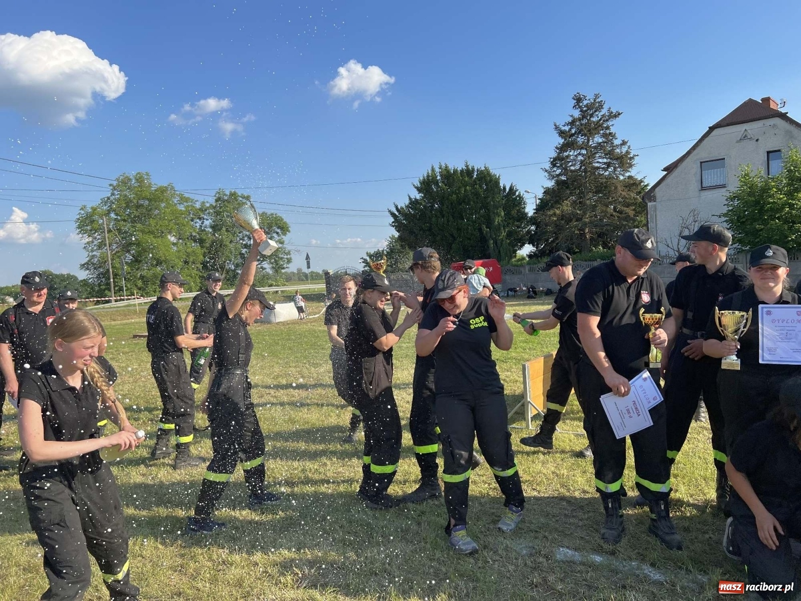 Zdjęcie w galerii na portalu naszraciborz.pl: Henkel wygrał miejskie zawody sportowo-pożarnicze. O krok przed Sudołem [FOTO i WIDEO] wiadomości z regionu