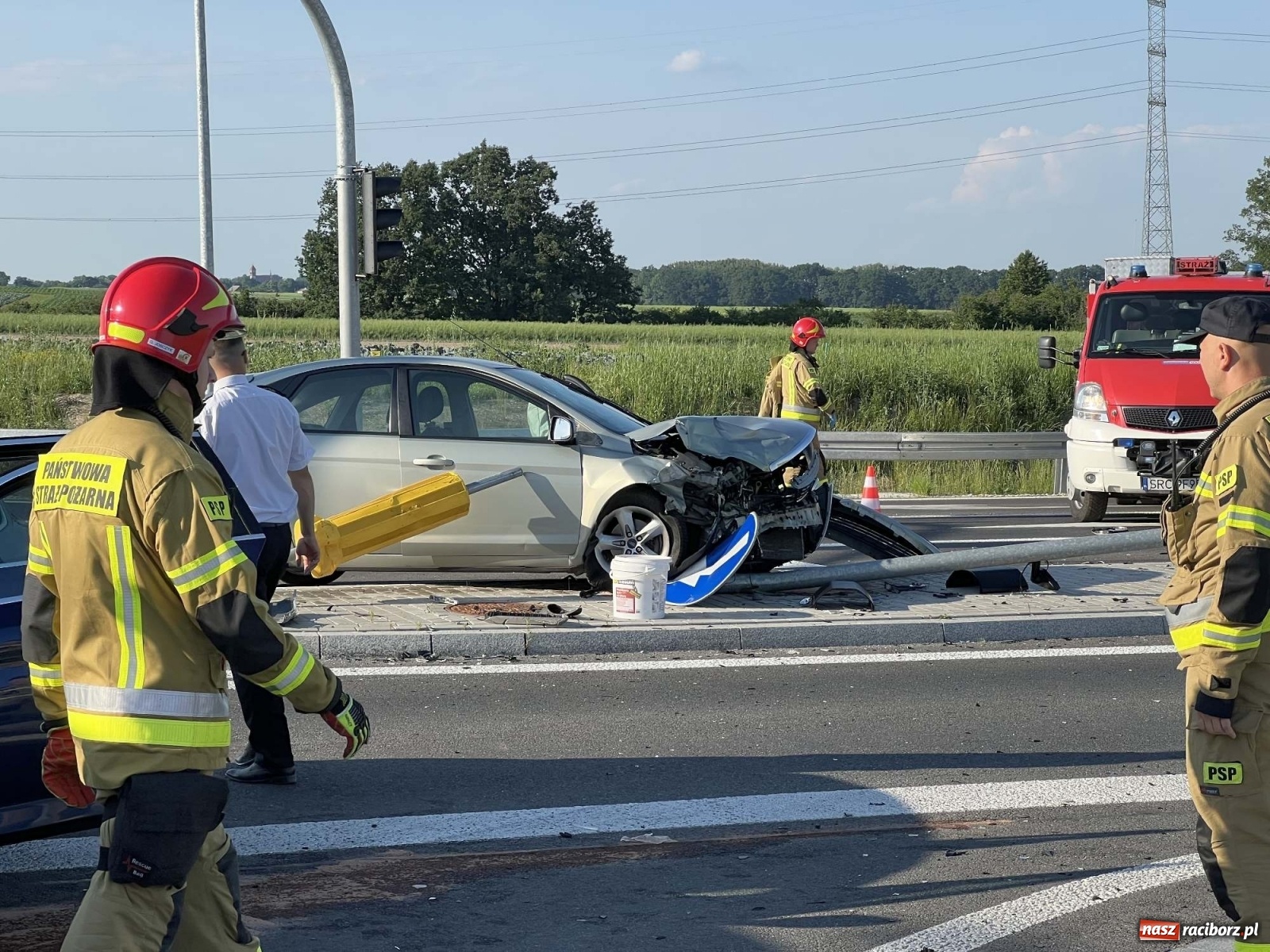 Zdjęcie w galerii na portalu naszraciborz.pl: Wypadek na nowej obwodnicy Raciborza [FOTO] wiadomości z regionu