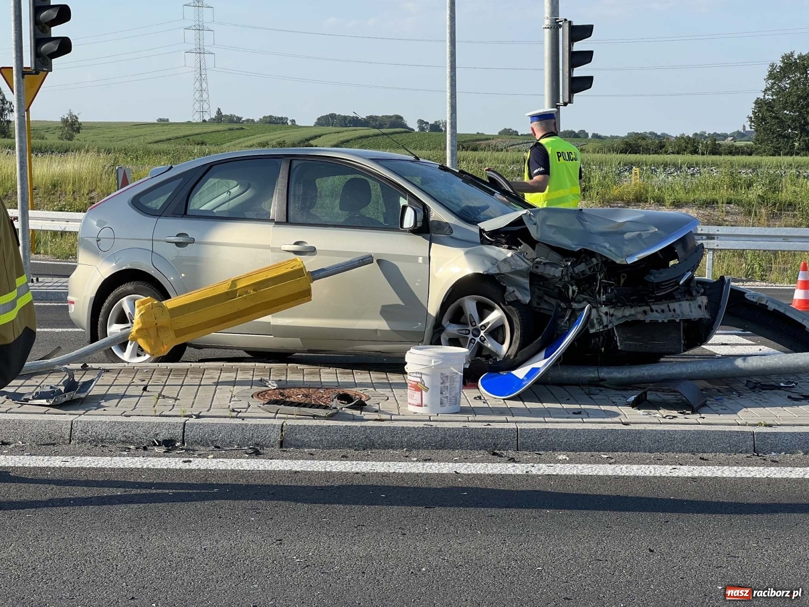 Zdjęcie w galerii na portalu naszraciborz.pl: Wypadek na nowej obwodnicy Raciborza [FOTO] wiadomości z regionu