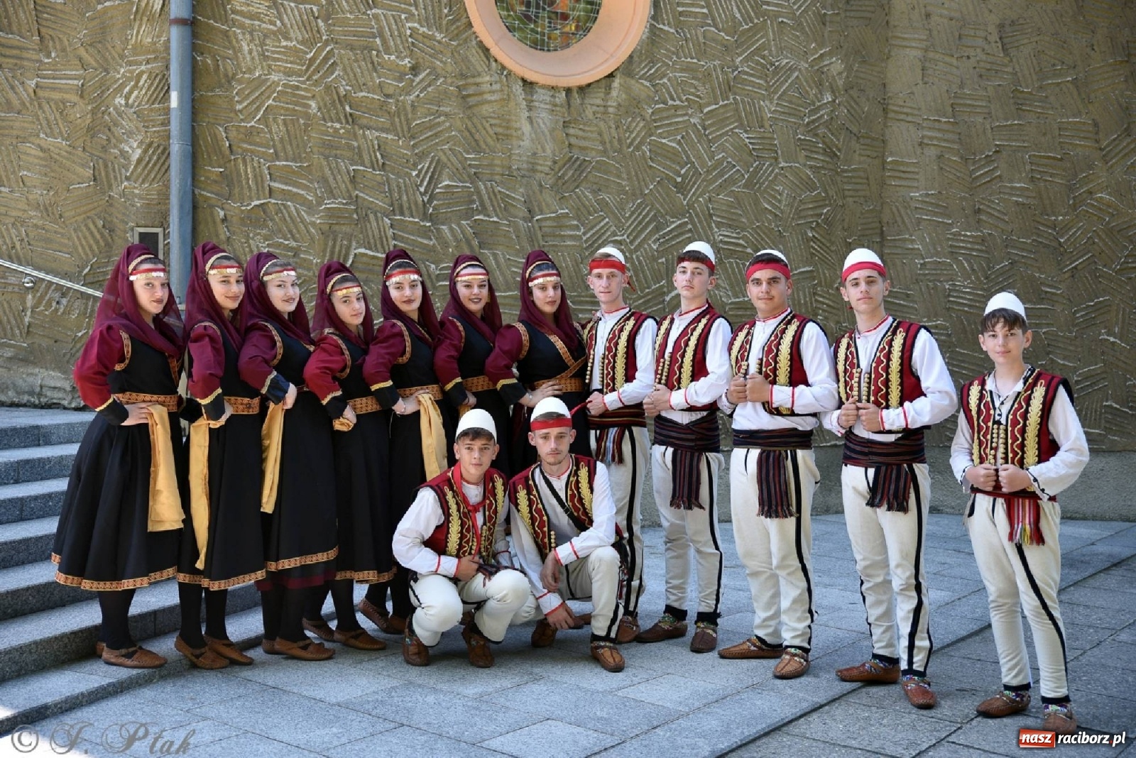 Zdjęcie w galerii na portalu naszraciborz.pl: Niecodzienni goście na niedzielnej Mszy św. w okrąglaku wiadomości z regionu